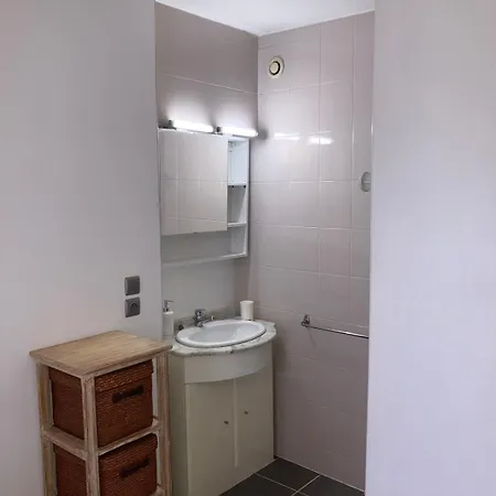 Апартаменты Elegant And Cozy 2 Bedrooms With Private Parking