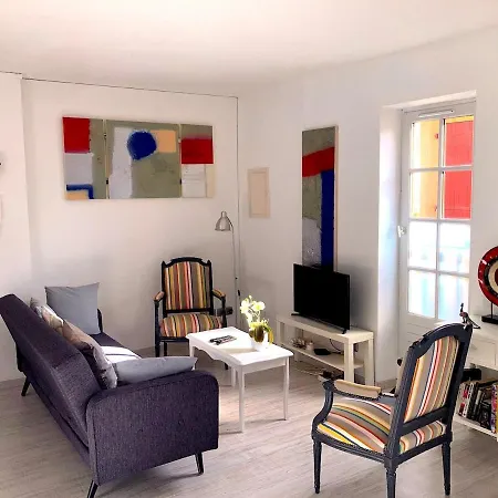 Апартаменты Elegant And Cozy 2 Bedrooms With Private Parking